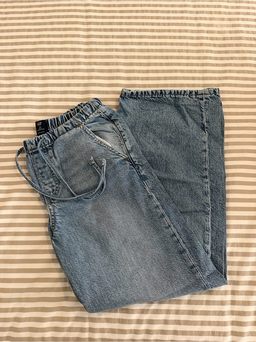 GAP Men's Medium Blue Relaxed Elastic-Waist Jeans